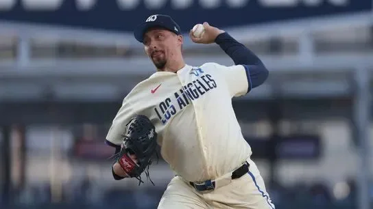 Los Angeles Dodgers pitcher Blake Snell (7) throws to the plate during the second inning against the Atlanta Braves at Dodger Stadium.