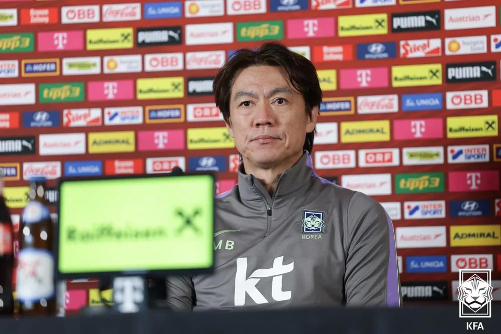 [서울=뉴시스] 홍명보 축구 국가대표팀 감독이 오스트리아전을 하루 앞둔 30일(현지 시간) 오스트리아 비엔나 에른스트하펠스타디온에서 공식 기자회견을 하고 있다. (사진=대한축구협회 제공) 2026.03.31. photo@newsis.com *재판매 및 DB 금지